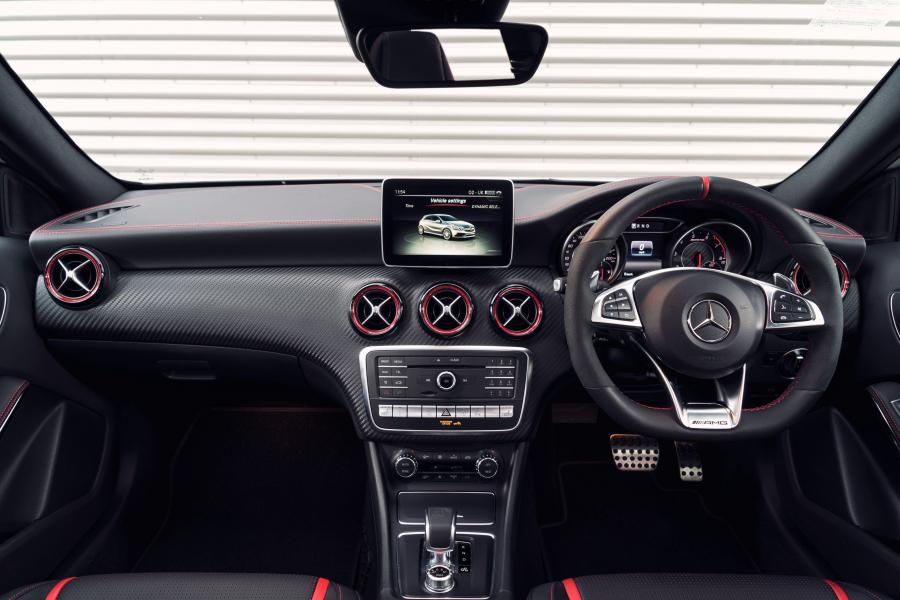  Mercedes-AMG A45 4Matic 2015 года  (UK) (фото 4 из 17)